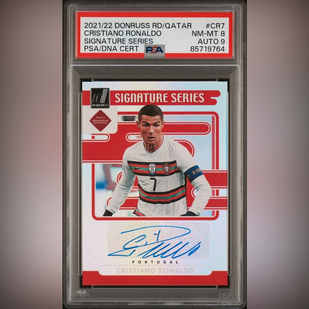 2021-22 Donruss Cristiano Ronaldo Donruss Signature Series Auto #CR7 PSA 8 Auto9